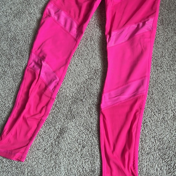 Women’s Powerhold Fabletics Leggings - Small - Picture 4 of 4